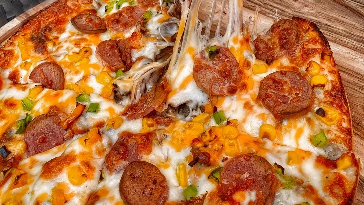 10. Large Smoky Beef Pizza