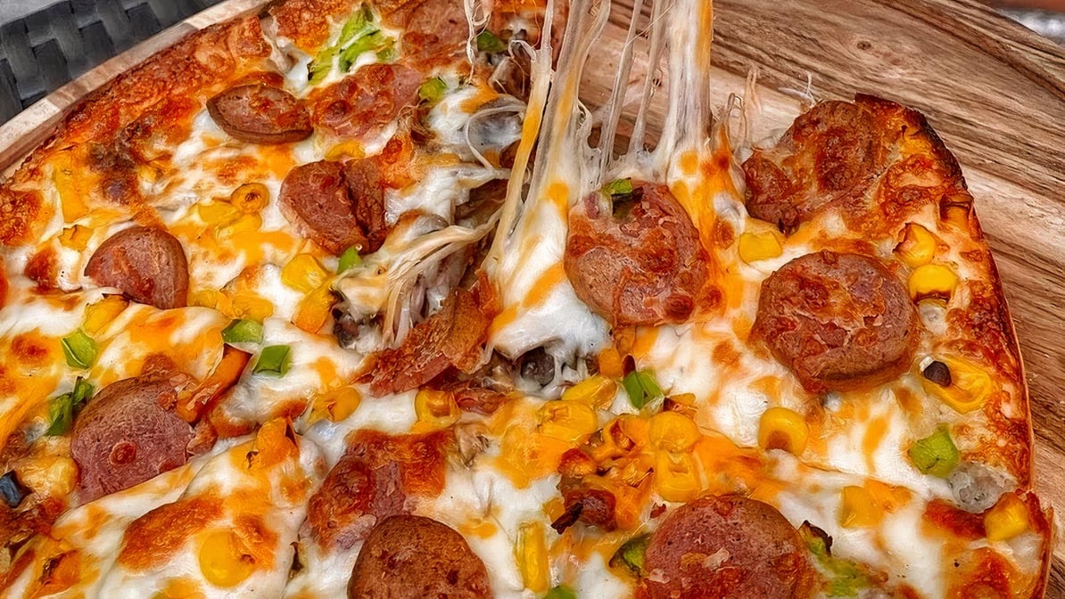 12. Large Beef Pizza (Makhloot)