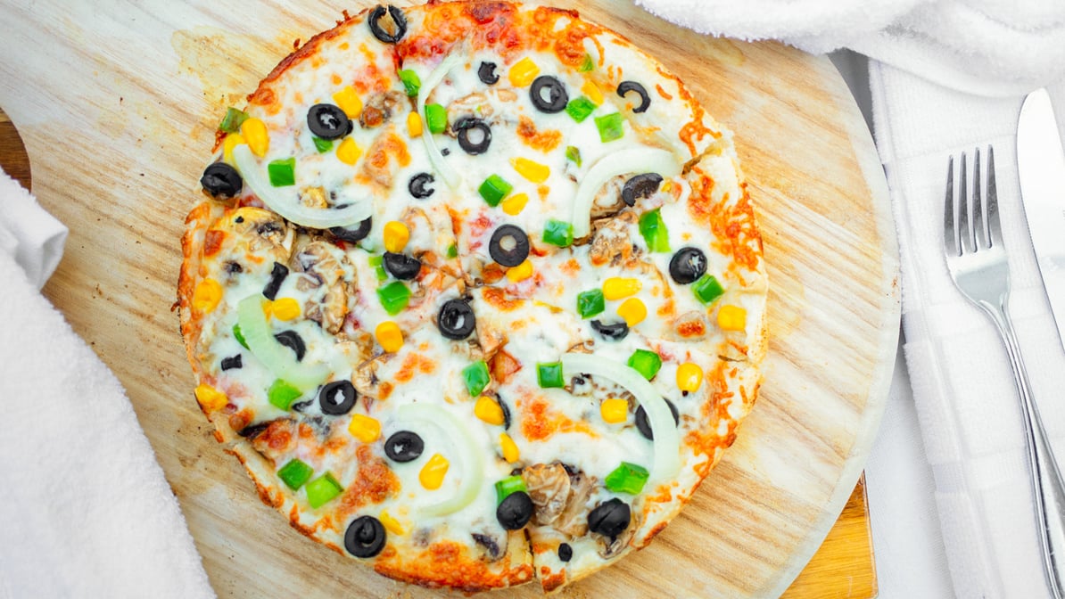 15. Medium Veggie Pizza