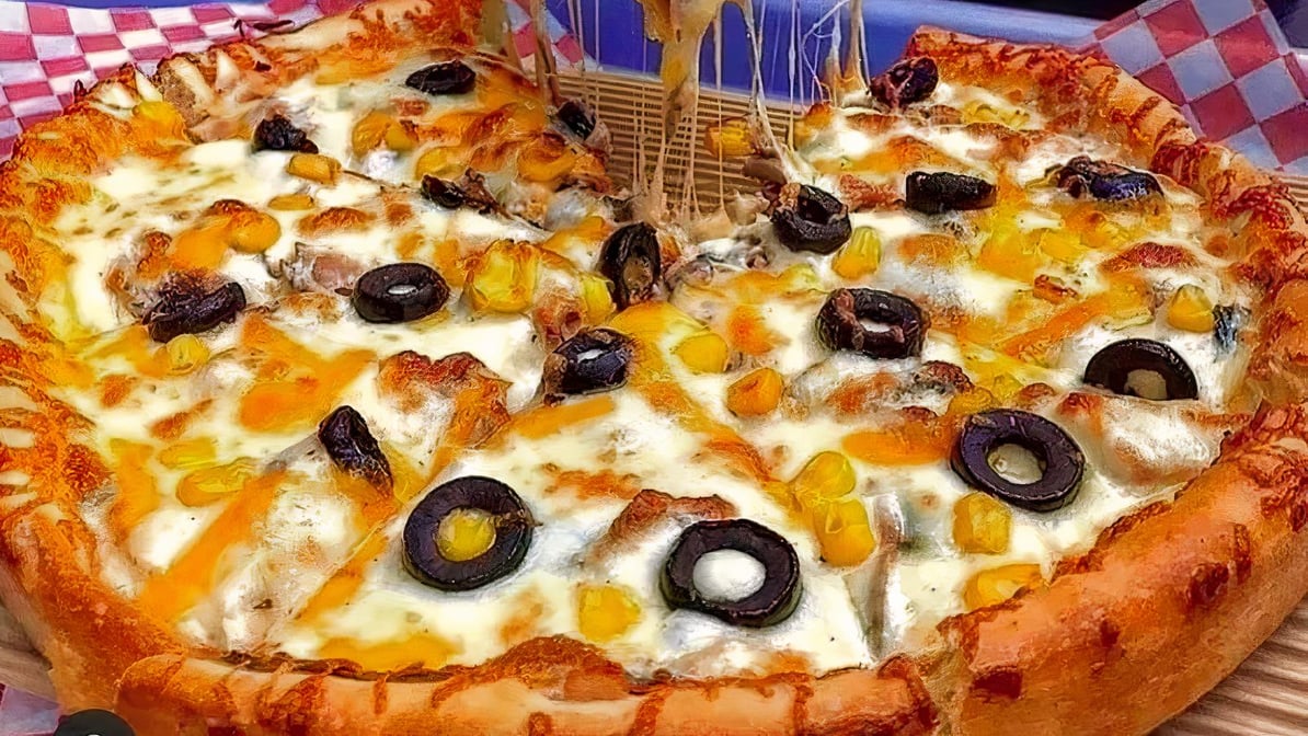 2. Large Chicken Lovers Pizza