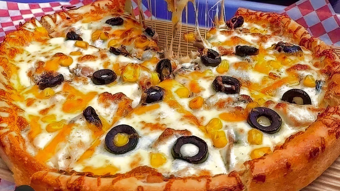 2. Medium Chicken Lovers Pizza