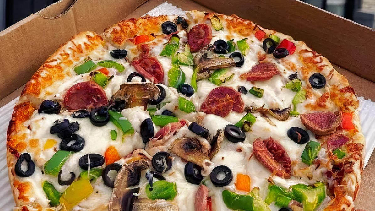 5. Medium Supreme Mix Pizza (Vije)
