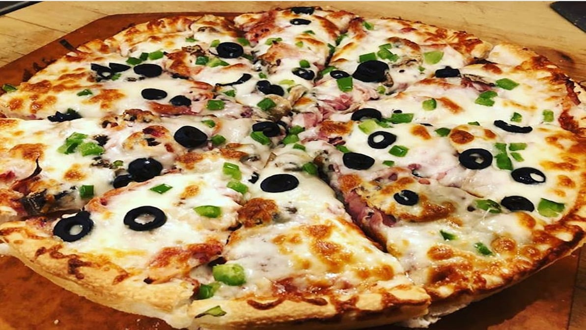 8. Large Smoky Mix Pizza
