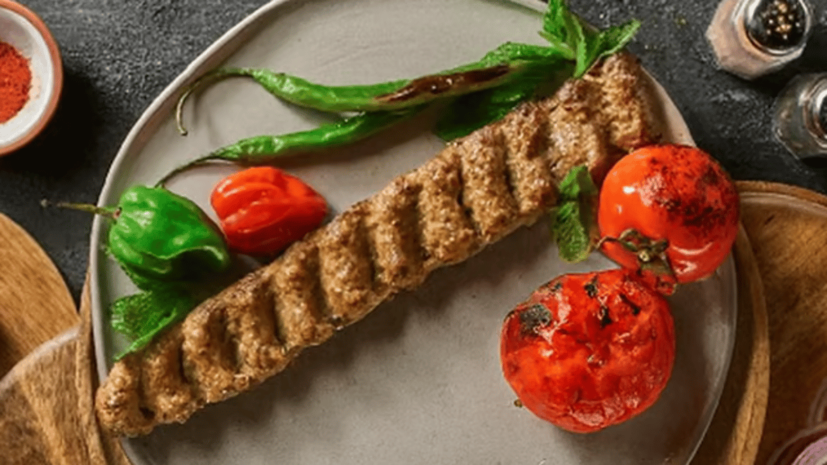 One Skewer of Grilled Ground Beef / یک سیخ کباب کوبیده