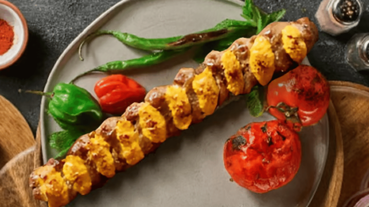 One Skewer of Grilled Ground Chicken & Beef / یک سیخ کوبیده مخصوص شمشیری