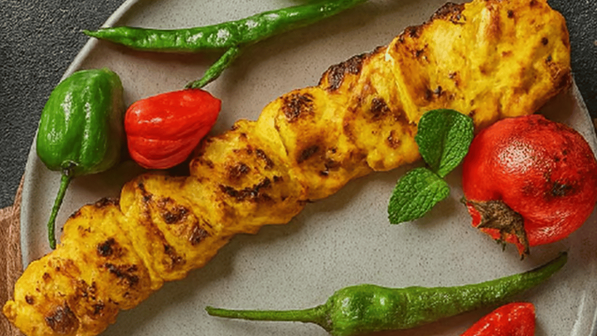 One Skewer of Marinated Chicken Leg Kebab / یک سیخ جوجه کباب (ران)