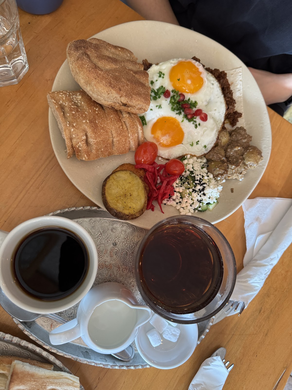 Takht-e Tavoos Restaurant