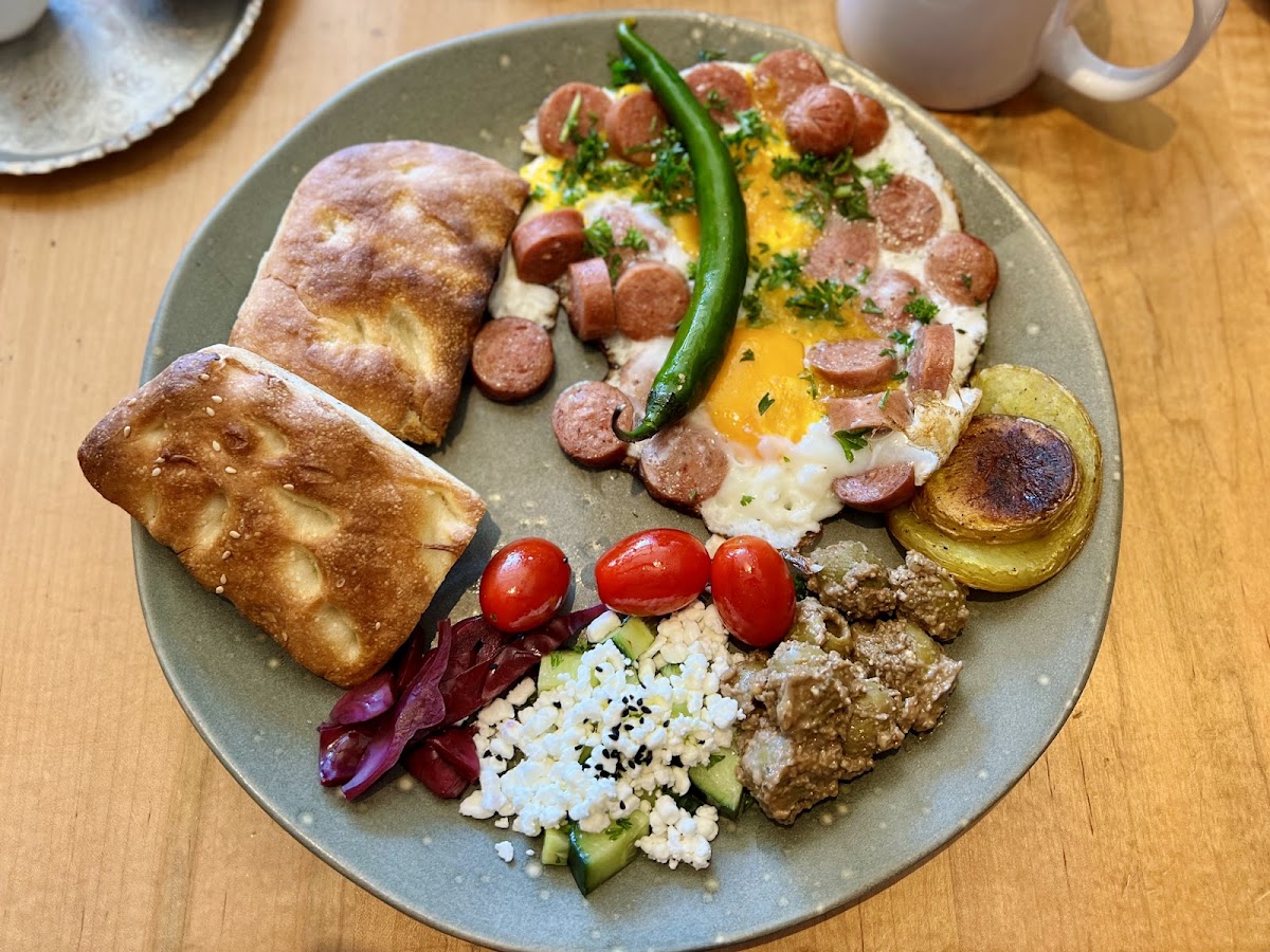 Takht-e Tavoos Restaurant