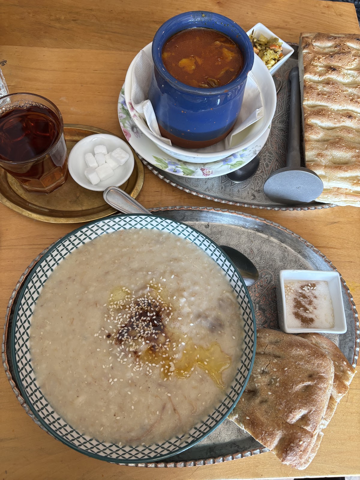 Takht-e Tavoos Restaurant