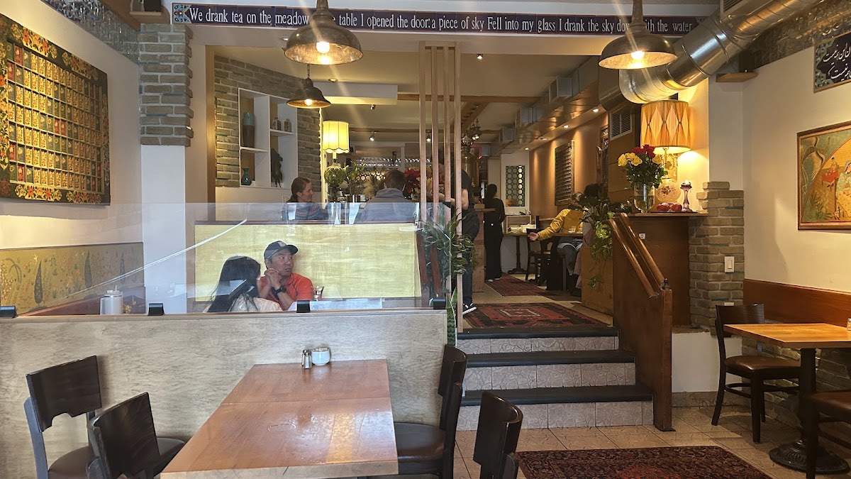 Takht-e Tavoos Restaurant